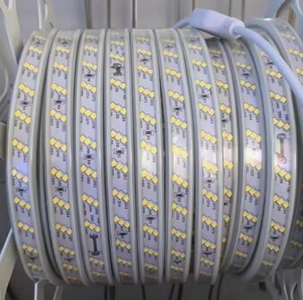 DYNLED &gt; 50meter op aanvraag schachtverlichting 230V, IP65, 6500K, 180LEDs per meter, incl muurpluggen en transparante tyrapps, 2jaar garantie