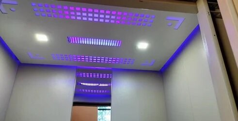 DYNLED dynamische RGB glazen schachtverlichting vanaf 5 meter, 2 vaste lichtslangen in de schacht lopen mee met de richting vd lift.