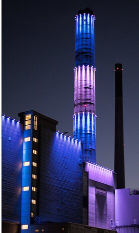 DYNLED dynamische RGB glazen schachtverlichting vanaf 5 meter, 2 vaste lichtslangen in de schacht lopen mee met de richting vd lift.